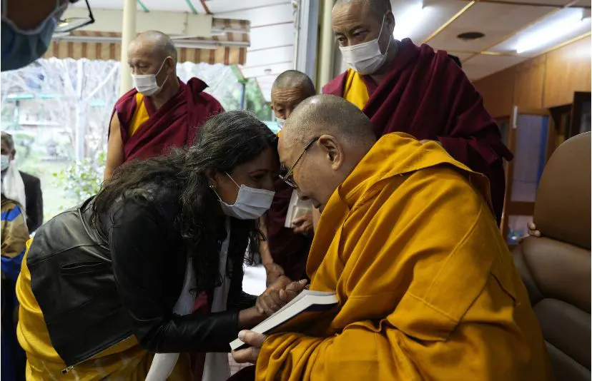 Vibha Gurtu meeting His Holiness the Dalai Lama