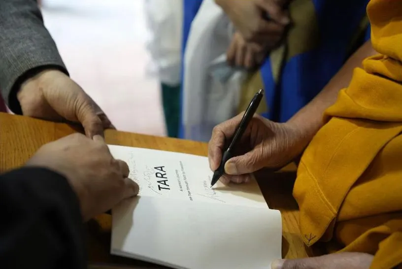 His Holiness the Dalai Lama blesses Tara